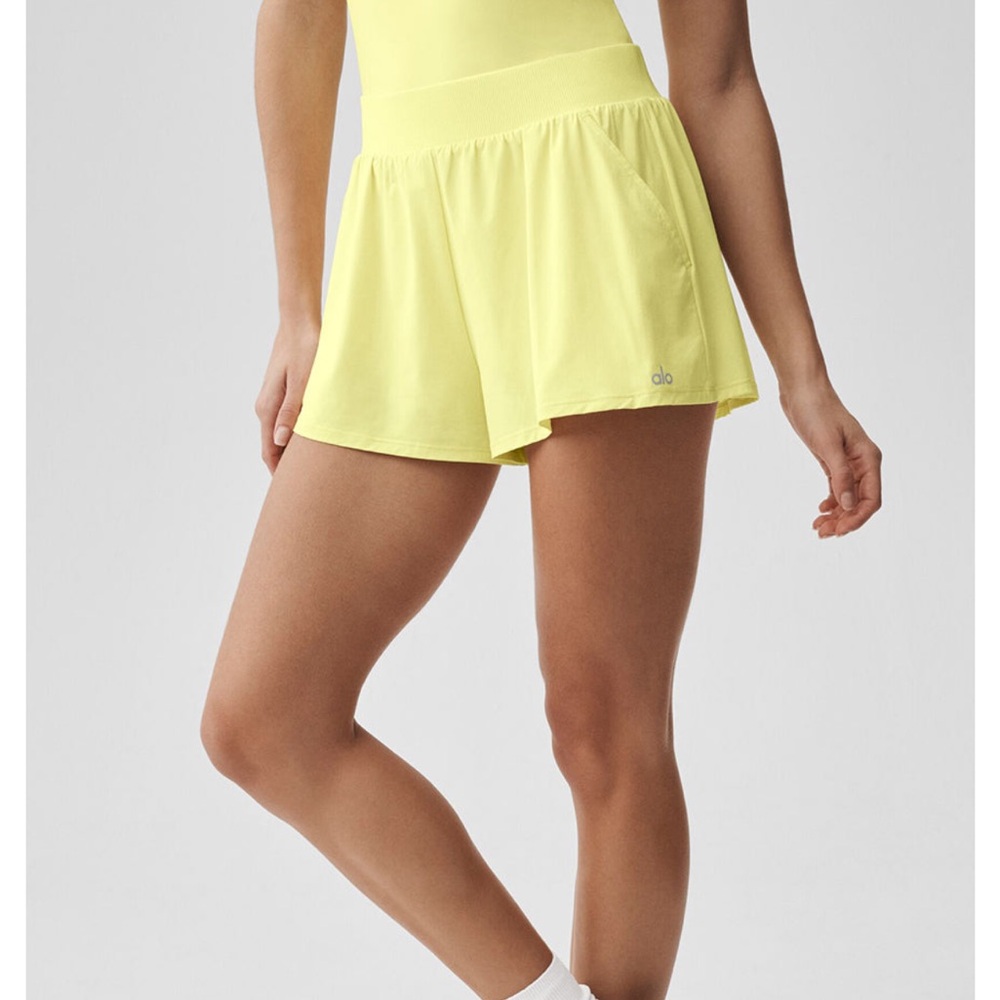 ALO Yoga Women’s Sunshine Yellow Breezy Shorts NWT S